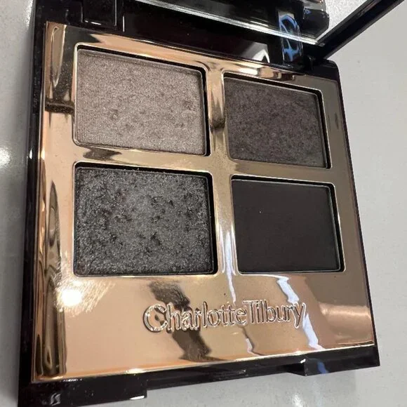 Charlotte Tilbury- Rock Chic Eye Shadow Palette - Picture 3 of 6